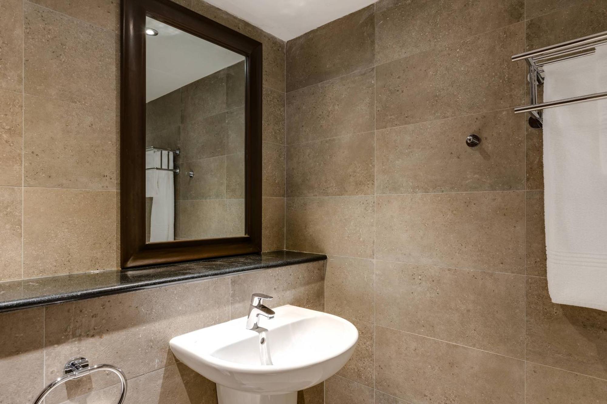 Protea Hotel By Marriott Owerri Select Exteriör bild