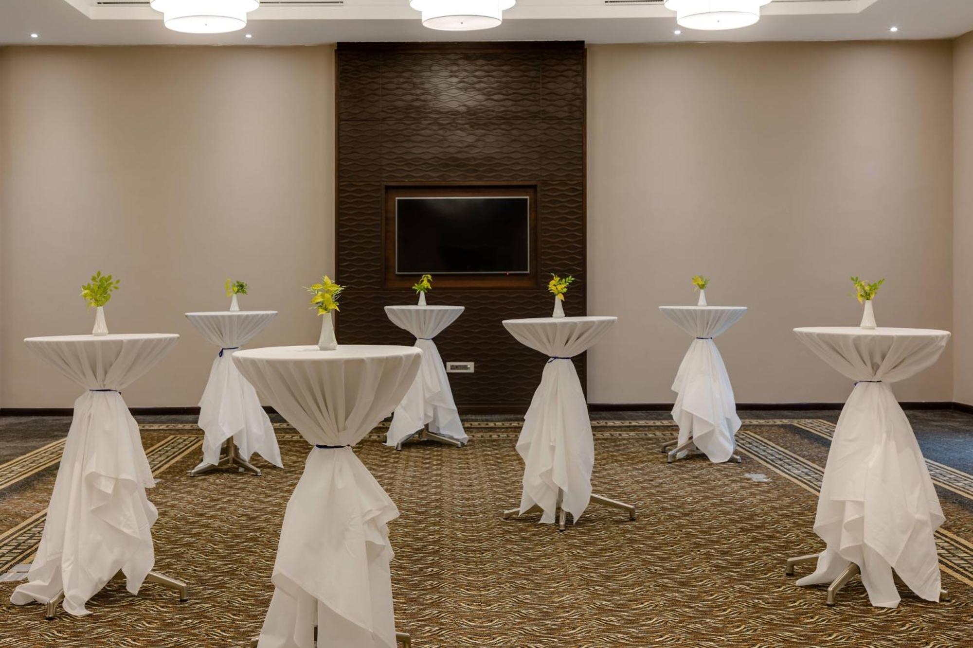 Protea Hotel By Marriott Owerri Select Exteriör bild