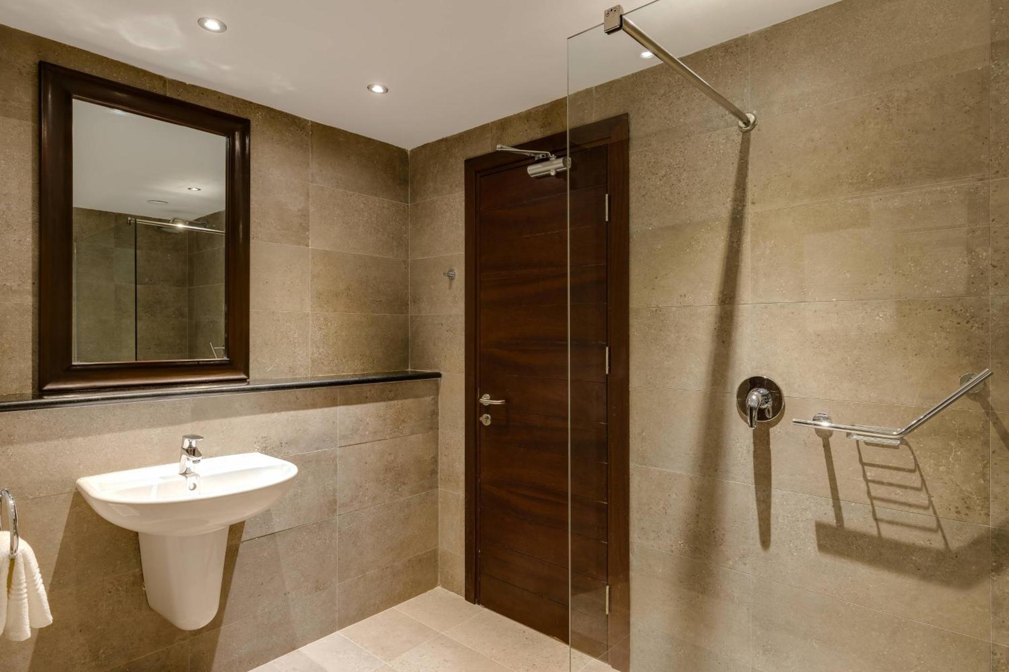 Protea Hotel By Marriott Owerri Select Exteriör bild